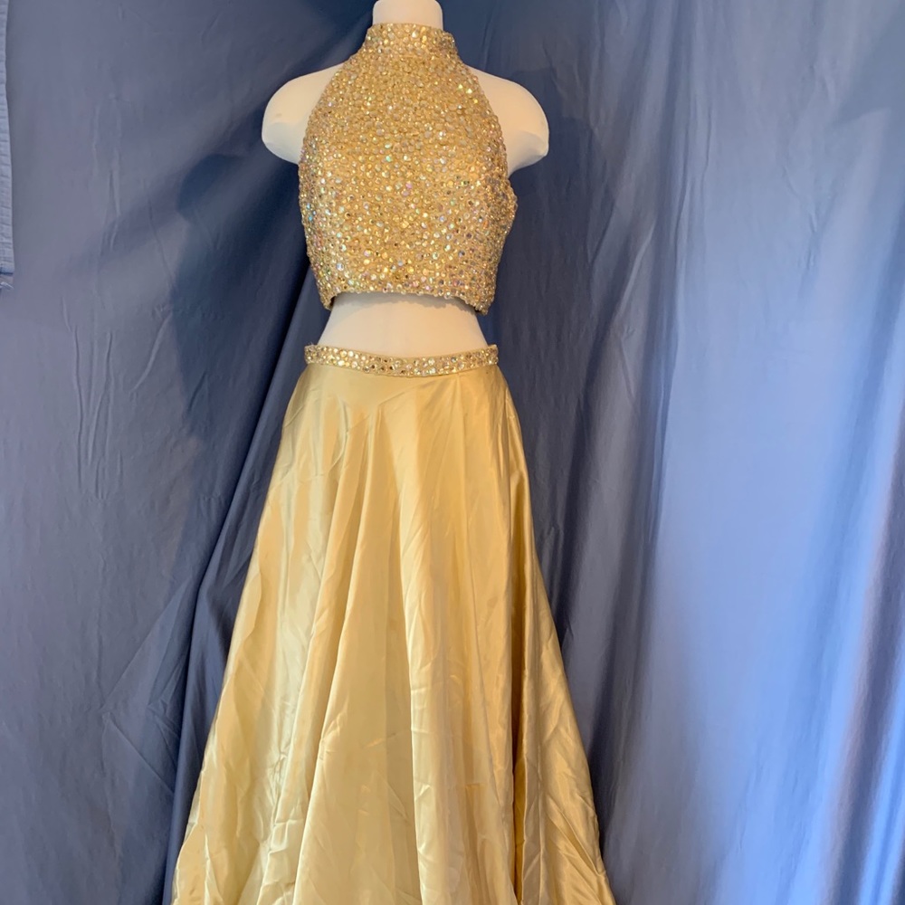 Sherri Hill gold prom dress